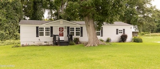 304 W Foy St, Richlands, NC 28574