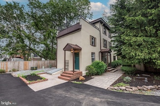 206 Carriage House Ln, Riverton, NJ 08077