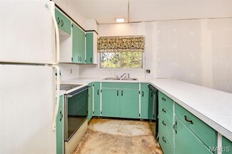 573 State Highway Y, Forsyth, MO 65653