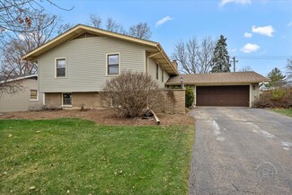 911 Foxwood Cir, Geneva, IL 60134