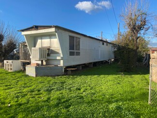13920 Idaho Ave, Orosi, CA 93647