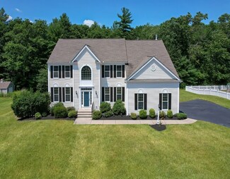 16 Francis Dr, Upton, MA 01568