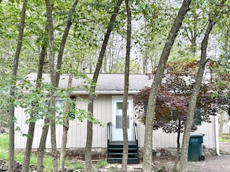 7273 Long Pine Dr, Tobyhanna, PA 18466
