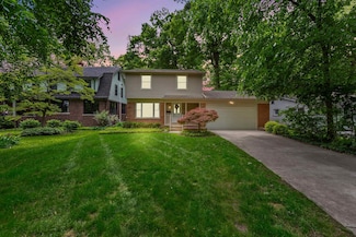 240 E Sunnybrook Dr, Royal Oak, MI 48073