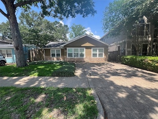 6212 Community Dr, Houston, TX 77005