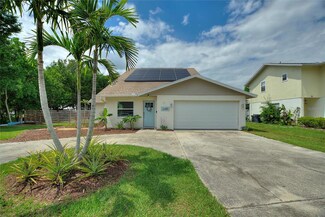 440 Lake Daisy Dr, Winter Haven, FL 33884