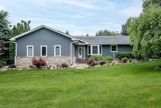 2126 Hartwick Ln, Howell, MI 48855