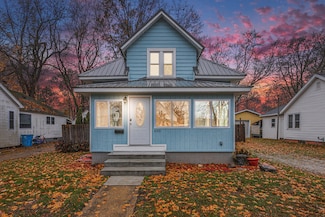 633 S Constantine St, Three Rivers, MI 49093