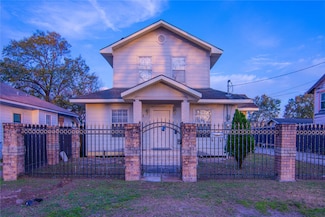 713 Medina St, Houston, TX 77012