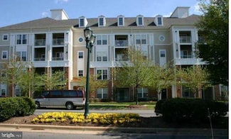 100 Watkins Pond Blvd Unit 104, Rockville, MD 20850