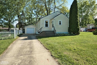622 Kendon Dr, Lansing, MI 48910