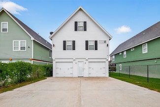 225 S Front St, Freeport, TX 77541