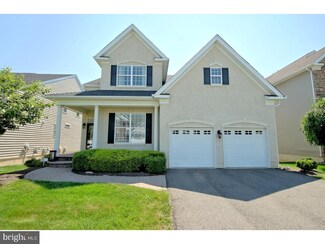 125 Andover Dr, Kendall Park, NJ 08824