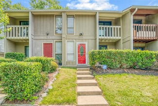 7912 Charter Oak Ln, Charlotte, NC 28226