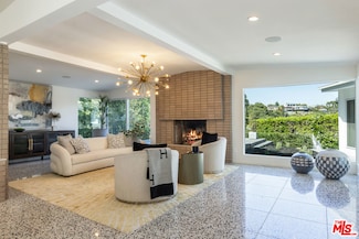 9033 Burroughs Rd, Los Angeles, CA 90046