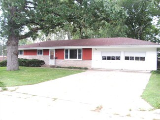 108 W Cherry St, Fox Lake, WI 53933
