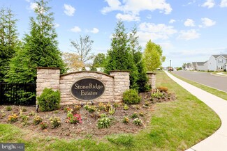 1002 Domino Ln, Warminster, PA 18974