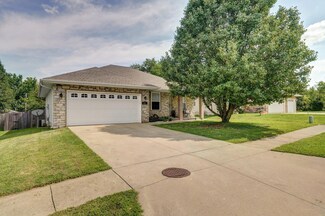 1039 E Caravan St, Springfield, MO 65803