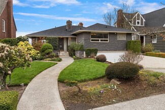 2325 W Viewmont Way W, Seattle, WA 98199