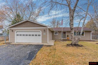 1707 Hodgson Rd, North Mankato, MN 56003