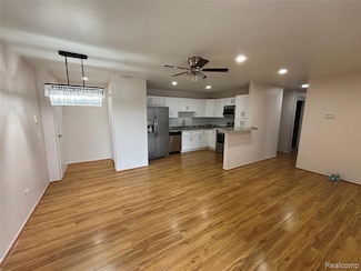 15140 Seagull Dr, Sterling Heights, MI 48313