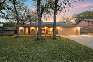 608 Stonehenge Dr, Hurst, TX 76054