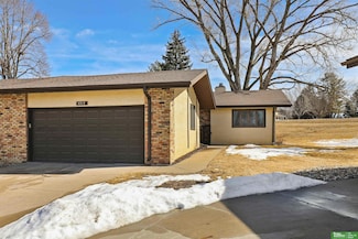 4713 N 111th Cir, Omaha, NE 68164