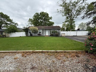 824 Broadway Blvd, Toms River, NJ 08757