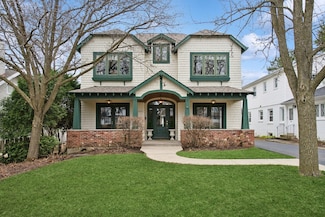 1261 Edgewood Rd, Lake Forest, IL 60045