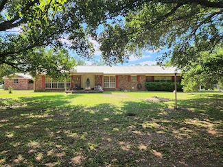 3 Mike Harris Rd, Carriere, MS 39426