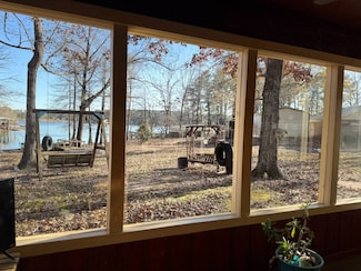 50 Hawk Dr, Florien, LA 71429