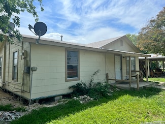 1714 Constantinople St, Castroville, TX 78009