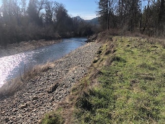 1105 Pine Grove Rd, Rogue River, OR 97537