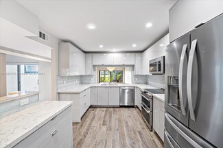 294 Fairway Cir Unit 74, Weston, FL 33326