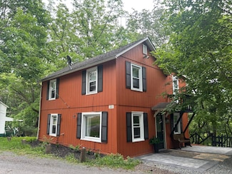 22 Quay Ave, Mount Pocono, PA 18344