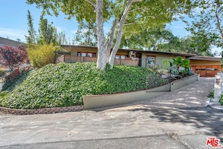 15511 Woodcrest Dr, Sherman Oaks, CA 91403