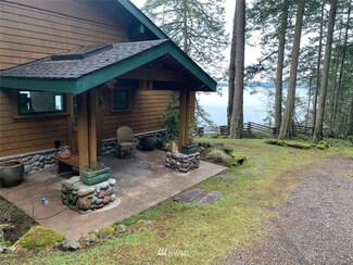 577 Mineral Point Rd, Friday Harbor, WA 98250