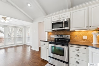 635 N 152nd Cir, Omaha, NE 68154