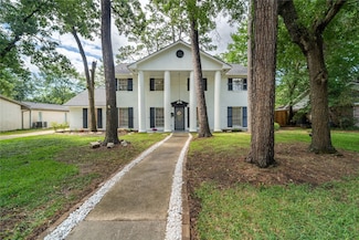 215 Whispering Oaks Dr, Seabrook, TX 77586