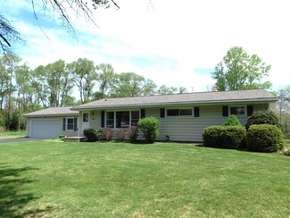 2713 Yukon Dr E, Saint Joseph, MI 49085