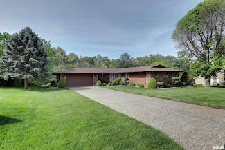 432 W Fairway Dr, Quincy, IL 62305