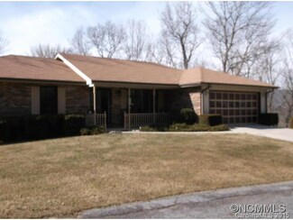 365 Park Knoll Dr, Horse Shoe, NC 28742