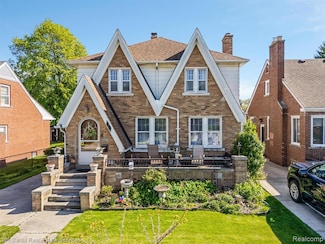 7436 Coolidge, Center Line, MI 48015