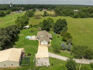 1111 Rocky Dell Rd NE, Gravette, AR 72736