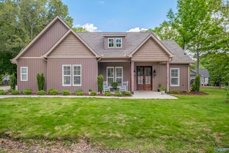 423 Waldrop Rd, Rainbow City, AL 35906