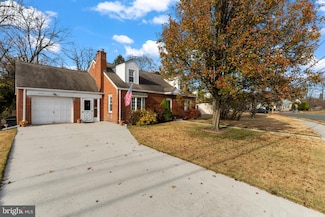 111 Norcross Cir, Trenton, NJ 08619