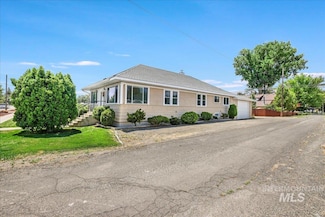 905 Main St, Gooding, ID 83330