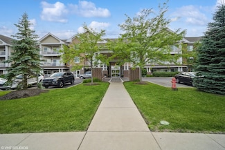 2220 Founders Dr Unit 215, Northbrook, IL 60062