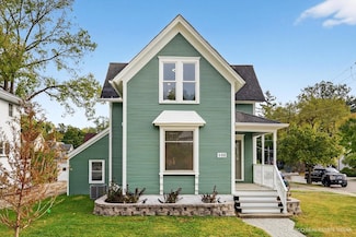 102 Center St, Algonquin, IL 60102