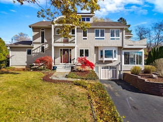 46 Old Black Point Rd, Niantic, CT 06357